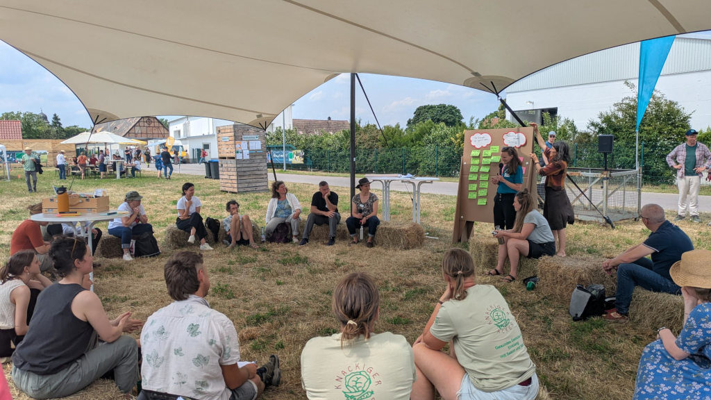 Henrike Thies von Bioland hält einen Workshop über Soziale Landwirtschaft.