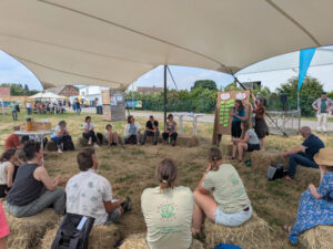 Henrike Thies von Bioland hält einen Workshop über Soziale Landwirtschaft.