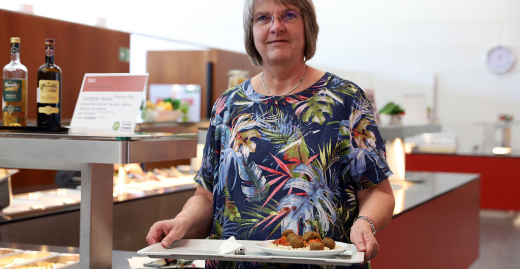 Prof. Dr. Stephanie in der Mensa der Hochschule Fulda, Projekt WKErBo