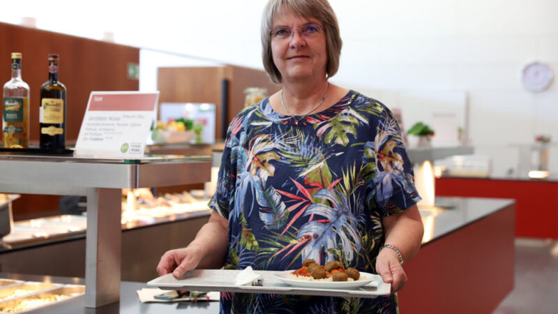 Prof. Dr. Stephanie in der Mensa der Hochschule Fulda, Projekt WKErBo