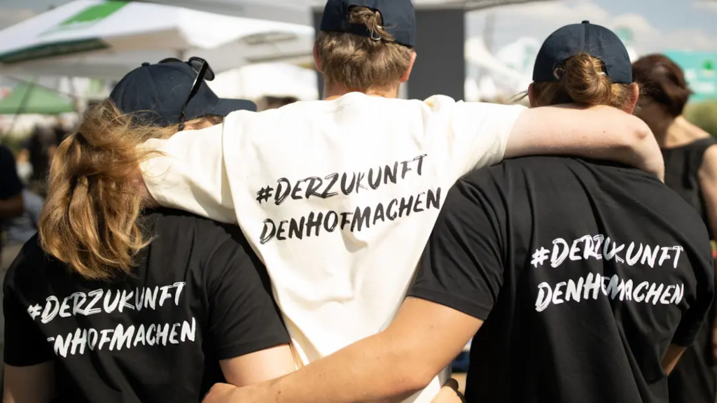 Drei junge Landwirte, Symbolbild Junges Bioland