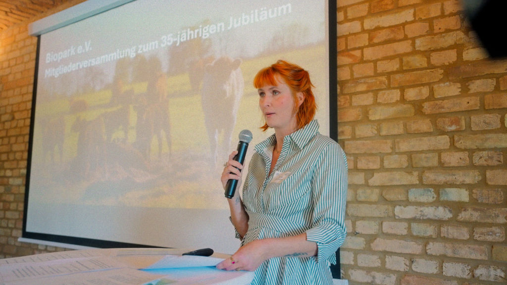 Die neue Geschäftsführerin von Biopark Marie Hartmann auf der Mitgliederversammlung 2026